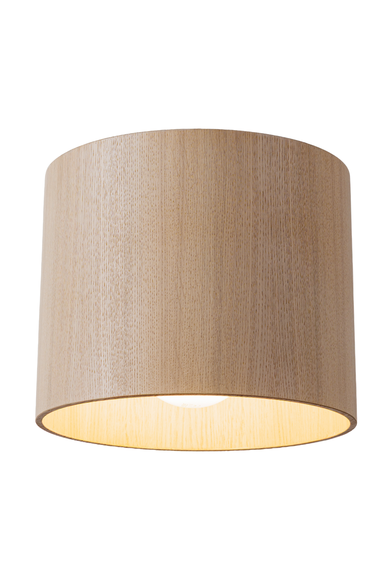 Stropní dřevěné svítidlo válcového tvaru v moderním industriálním stylu, bez difuzoru, s přímým směrovým světlem a minimalistickým designem vhodným pro obývací pokoj, kuchyň i kancelářské prostory.