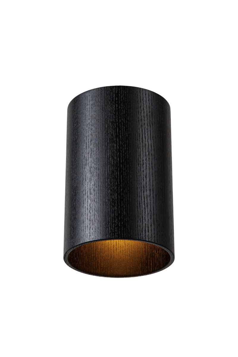 Stropní dřevěné svítidlo válcového tvaru v moderním industriálním stylu, bez difuzoru, s přímým směrovým světlem a minimalistickým designem vhodným pro obývací pokoj, kuchyň i kancelářské prostory.