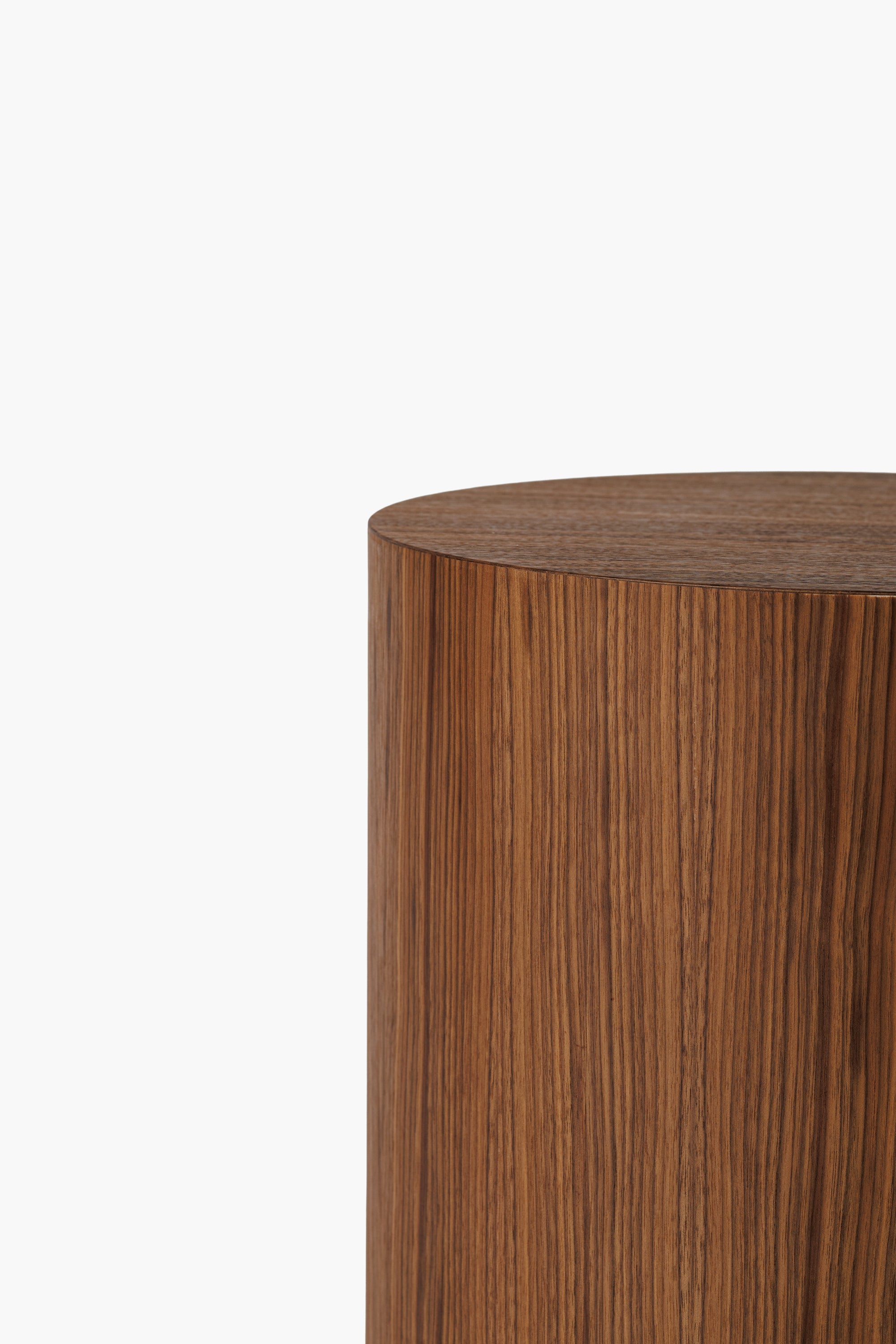 Lehký dřevěný stolek a taburet | Ruční výroba v minimalistickém designu (Ø 41 cm)