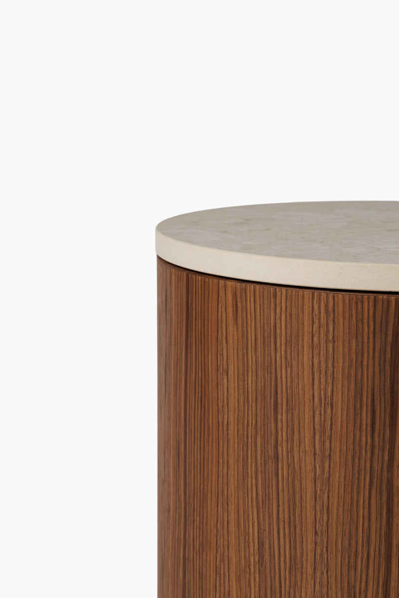 Dřevěný stolek s kamennou deskou | Ruční výroba s minimalistickým designem (Ø 41 cm)