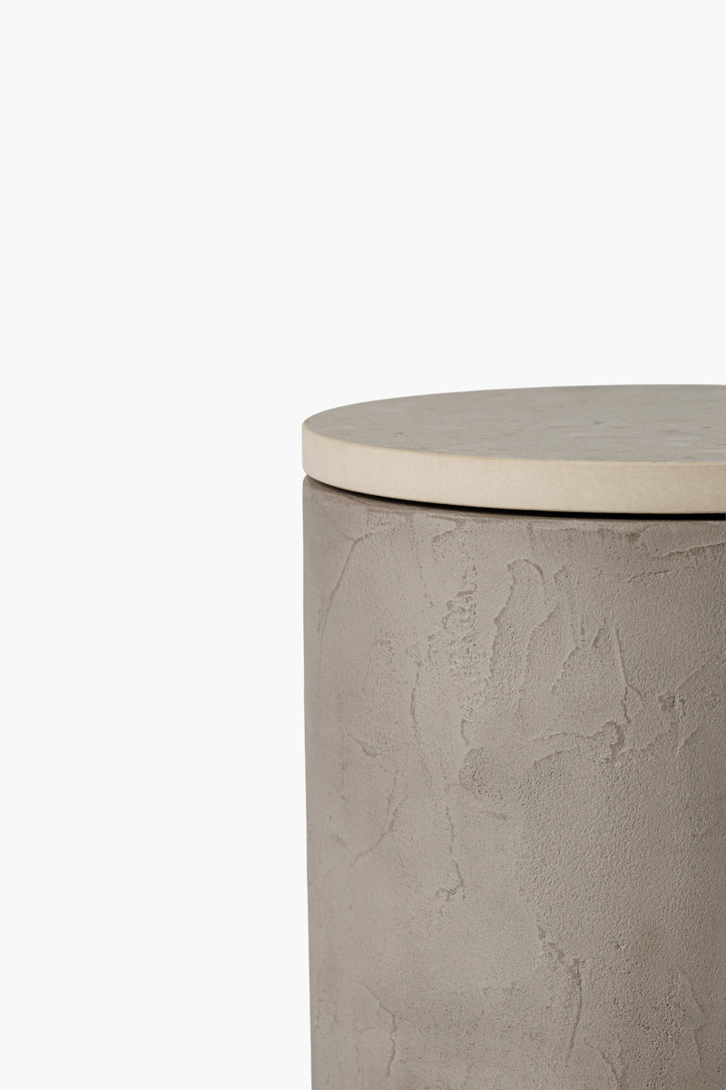 Mikrobetonový odkládací stolek s kamennou deskou | Lehký noční stolek v industriálním stylu (Ø 31 cm)
