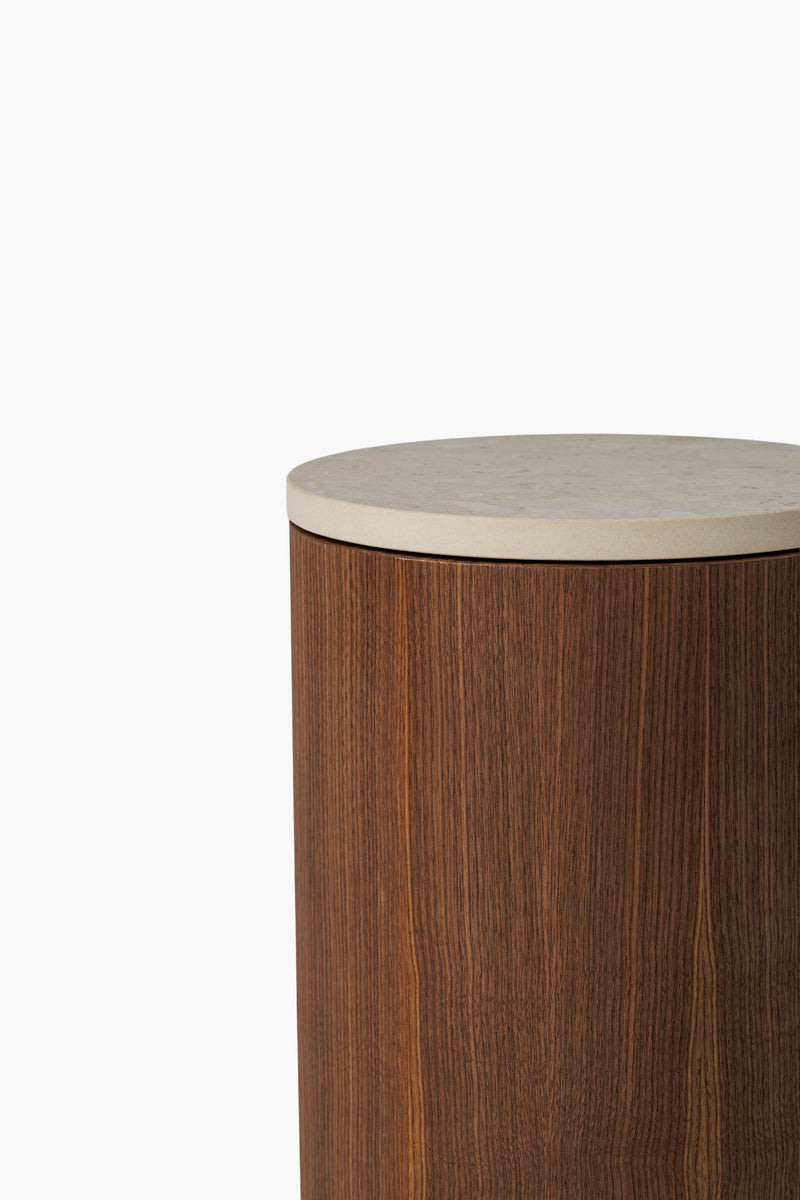 Dřevěný stolek s kamennou deskou | Ruční výroba s minimalistickým designem (Ø 31 cm)