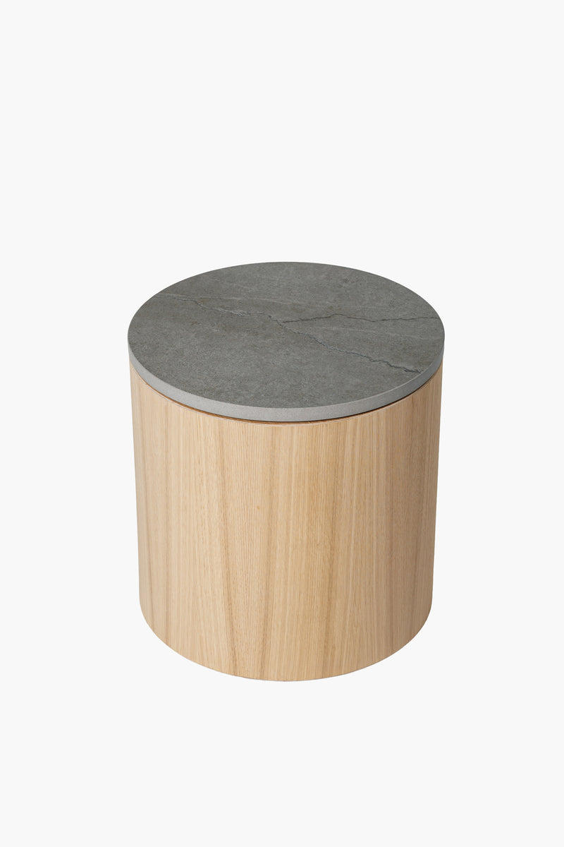 Dřevěný stolek s kamennou deskou | Ruční výroba s minimalistickým designem (Ø 41 cm)