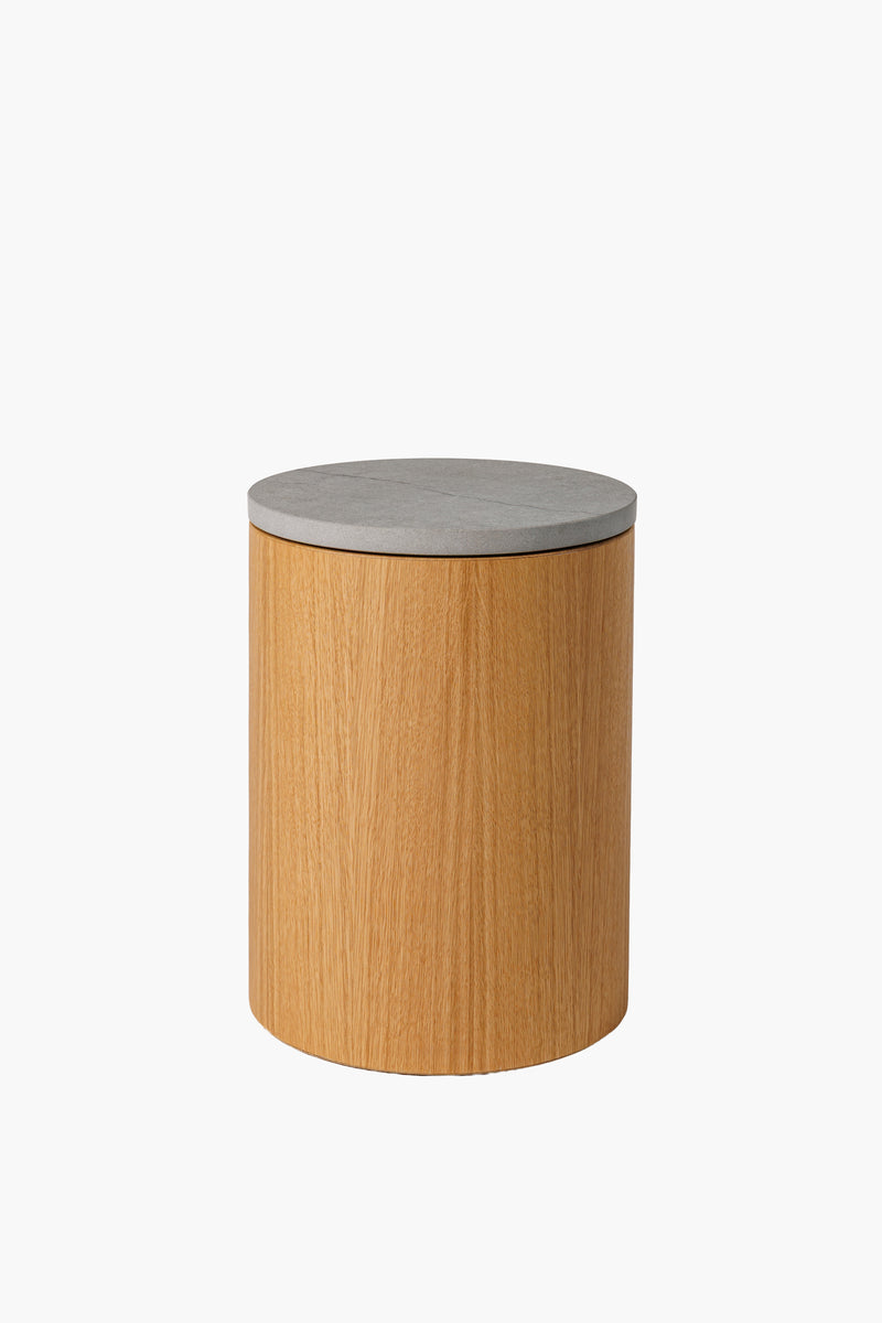 Dřevěný stolek s kamennou deskou | Ruční výroba s minimalistickým designem (Ø 31 cm)