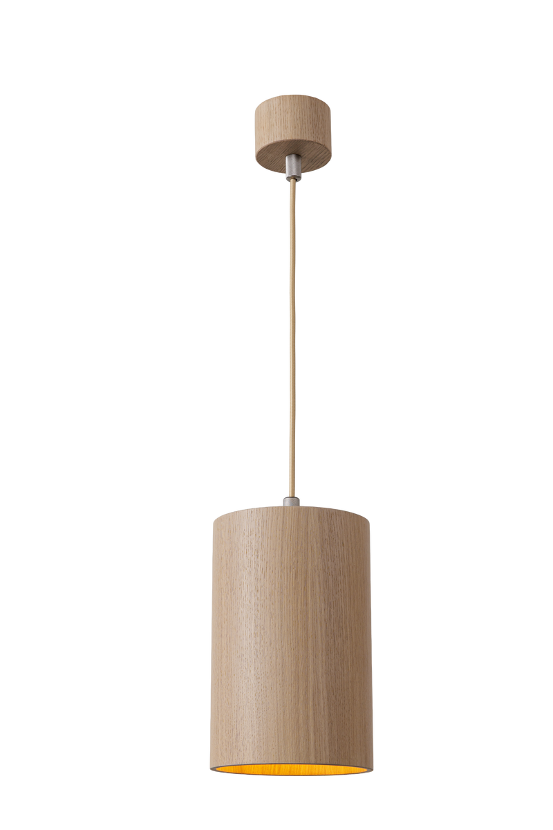 Závěsné betonové svítidlo válcového tvaru v moderním industriálním stylu, s difuzorou, s přímým směrovým světlem a minimalistickým designem vhodným pro obývací pokoj, kuchyň i kancelářské prostory.