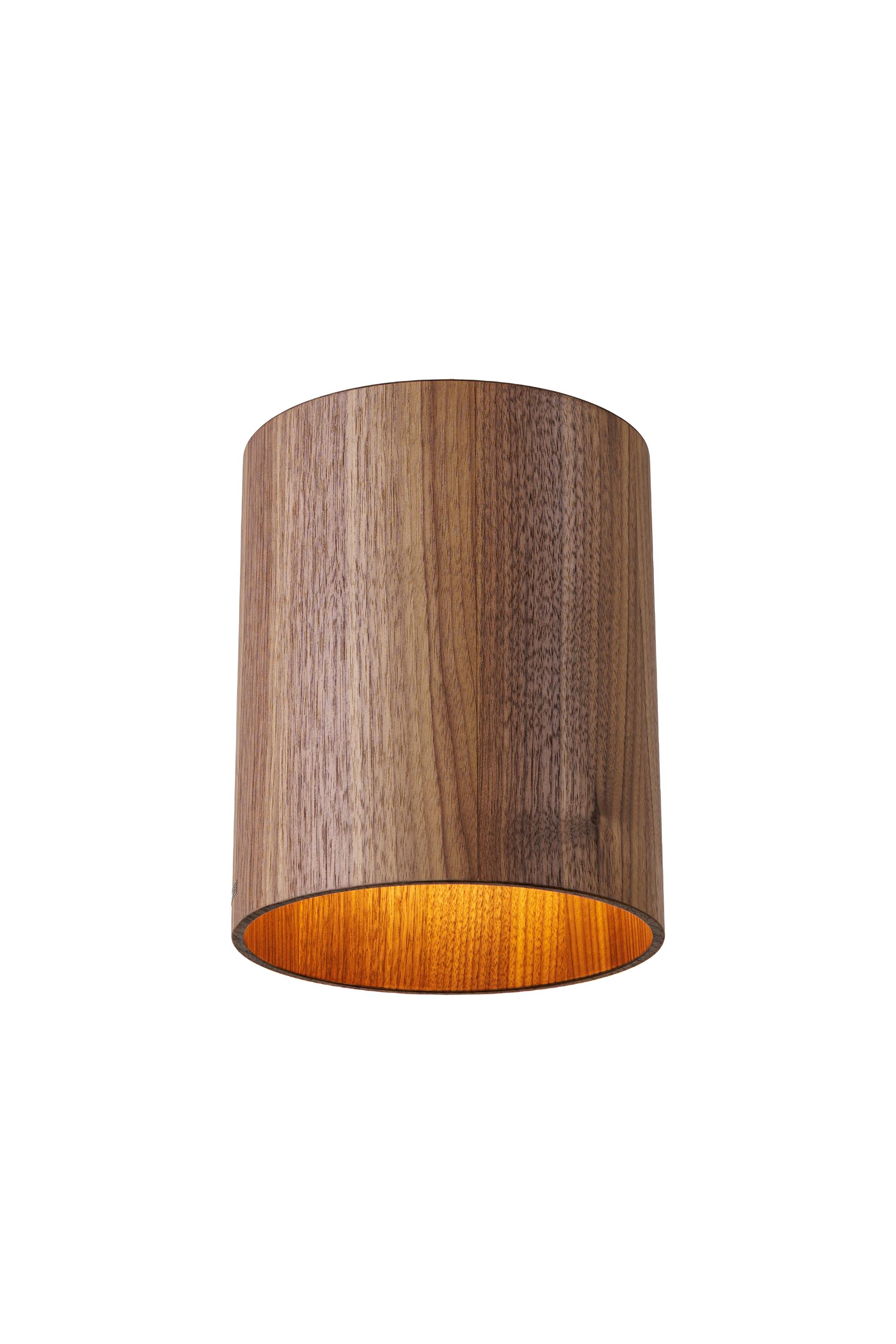 Stropní dřevěné svítidlo válcového tvaru v moderním industriálním stylu, bez difuzoru, s přímým směrovým světlem a minimalistickým designem vhodným pro obývací pokoj, kuchyň i kancelářské prostory.