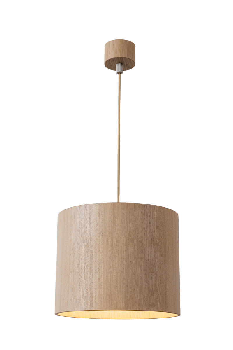 Závěsné betonové svítidlo válcového tvaru v moderním industriálním stylu, s difuzorou, s přímým směrovým světlem a minimalistickým designem vhodným pro obývací pokoj, kuchyň i kancelářské prostory.